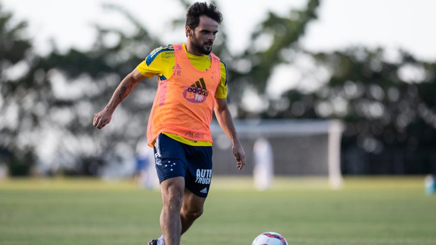 Norberto, um dos novos contratados do Cruzeiro, estará no banco contra o Vasco e será opção do técnico Mozart - Bruno Haddad/Cruzeiro
