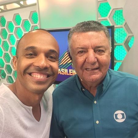 Hildázio Santana ao lado de Arnaldo Cezar Coelho; jornalista trabalhou em afiliada da Globo por quase 20 anos - Reprodução/Instagram - Reprodução/Instagram
