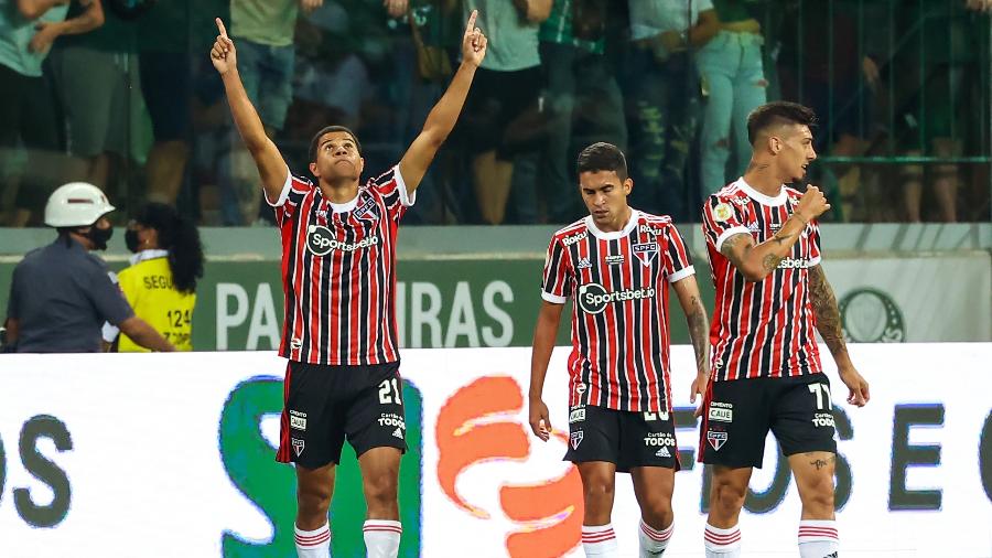 Gabriel Sara comemora gol do São Paulo contra o Palmeiras pelo Brasileirão - Marcello Zambrana/AGIF