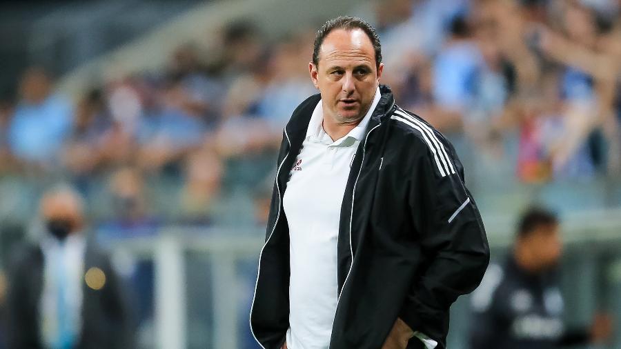 Rogério Ceni, técnico do São Paulo, durante a partida contra o Grêmio - Pedro H. Tesch/AGIF