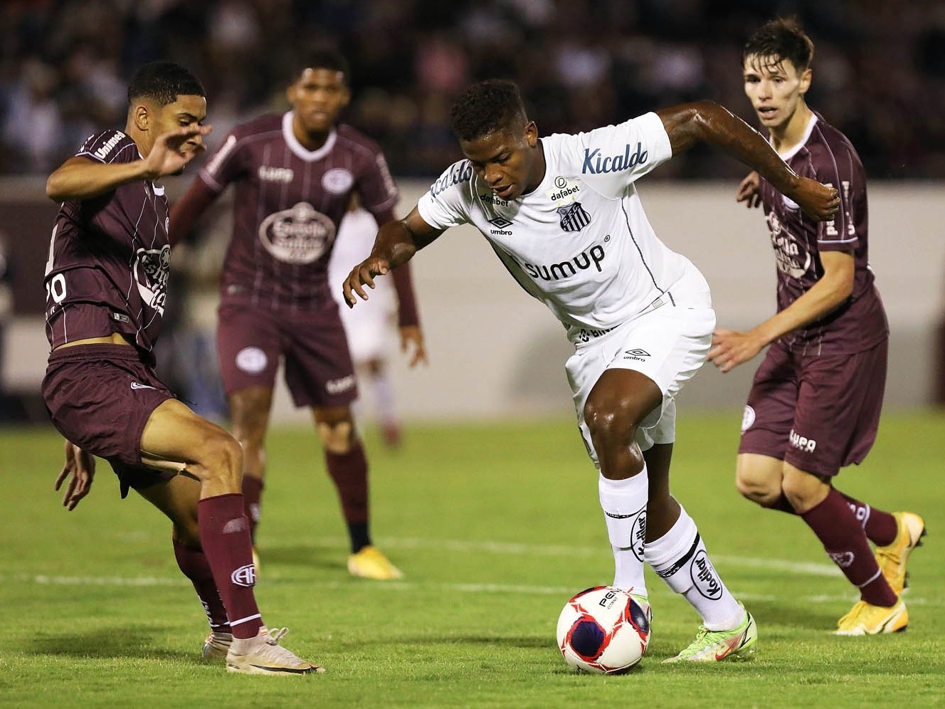 Ferroviária vence São Paulo nos pênaltis e pega o Corinthians na