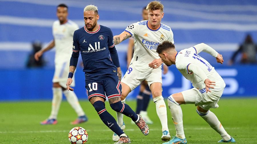 Neymar em ação pelo PSG contra o Real Madrid; ele jogou cinco partidas desde a recuperação da lesão - David Ramos/Getty Images