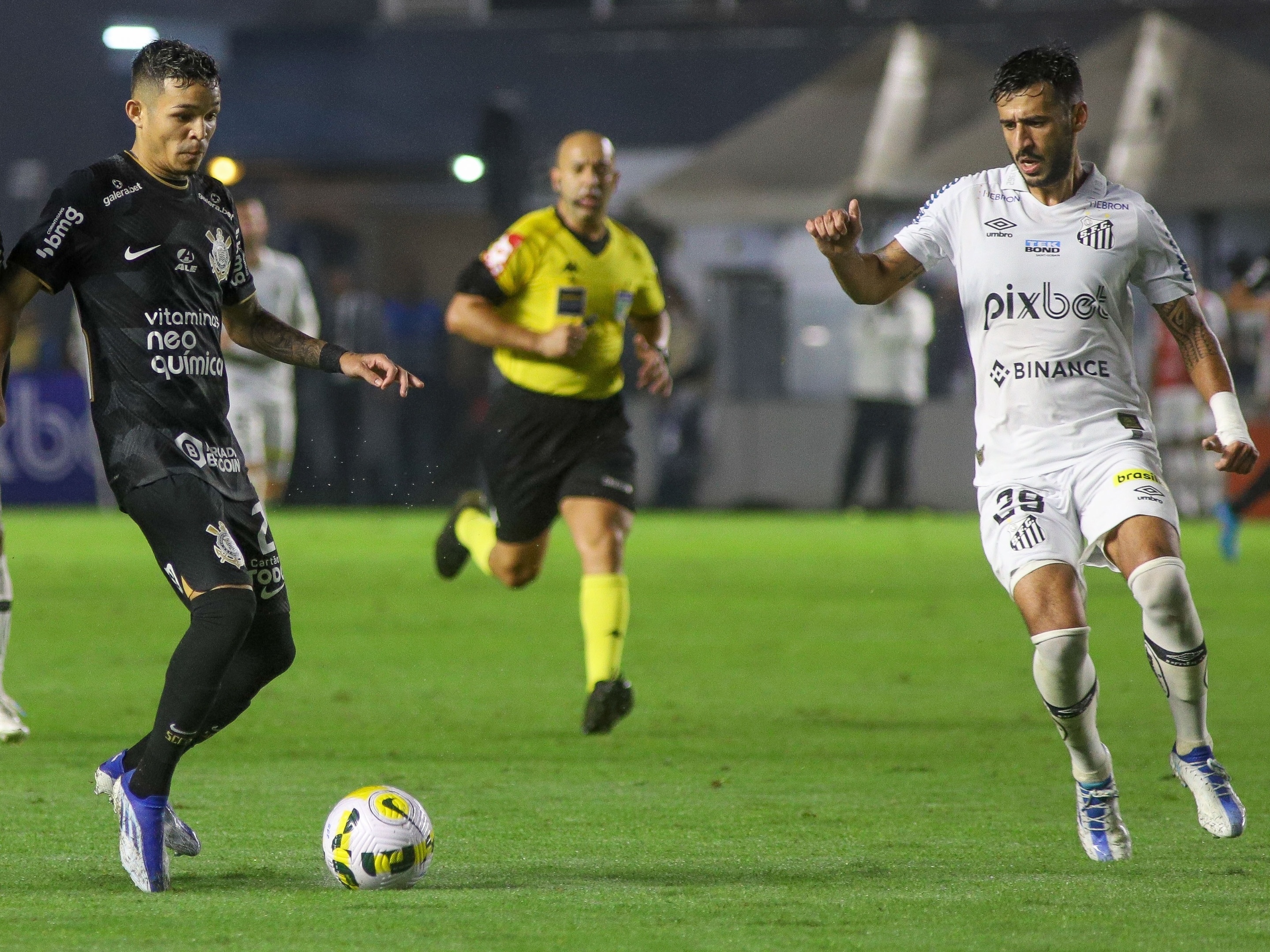 esp - São Paulo, 06/11/2005, Campeonato Brasileiro / Corinthians x Santos -  Jogo entre Corinthians e Santos realizado no…