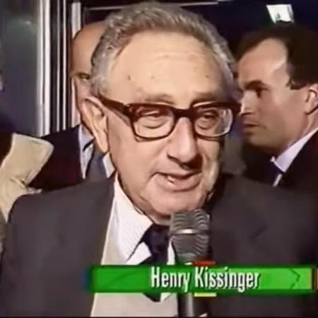 Henry Kissinger em entrevista a um programa italiano no intervalo do jogo entre Torino e Juventus pelo Campeonato Italiano de 1992