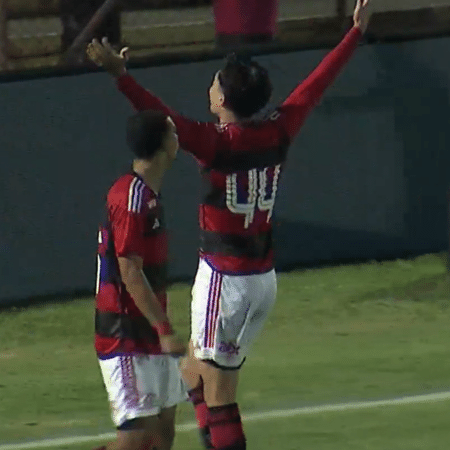Weliton, do Flamengo, comemora após marcar contra o São José-RS, pela Copinha