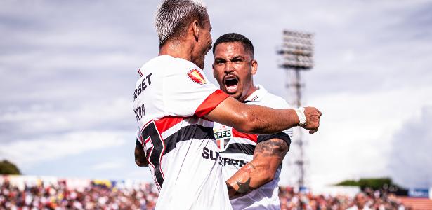 São Paulo avança às quartas de final do Paulistão com pênalti salvador no fim.