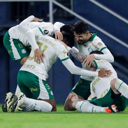 Luis Guilherme e seus companheiros comemoram gol do Palmeiras sobre o Del Valle em jogo da Libertadores - Cristina Vega Rhor/Reuters
