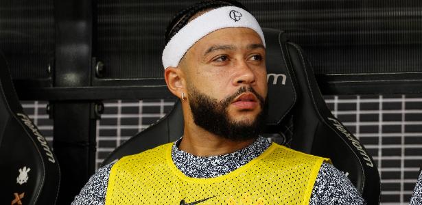 Ramón sobe Corinthians escalando Carrillo e sem Memphis em decisão; confira formações.