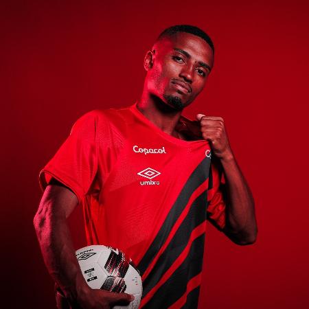 Leozinho, ex-melhor jovem do mundo no futsal, é o novo atacante do Athletico-PR