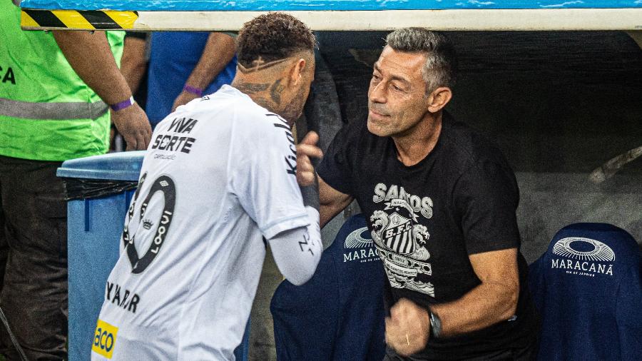 Pedro Caixinha e Neymar, em Fluminense x Santos Pedro Caixinha e Neymar, em Fluminense x Santos