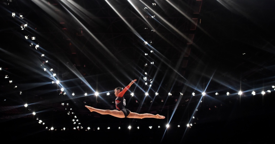 A japonesa Aiko Sugihara compete no primeiro dia do Mundial de ginástica artística, em Glasgow, na Escócia