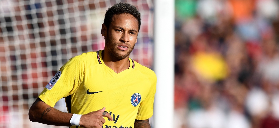 Neymar em ação pelo PSG; sequência de crises fez clube agir e mexer em sua comunicação - AFP PHOTO / FRANCK FIFE