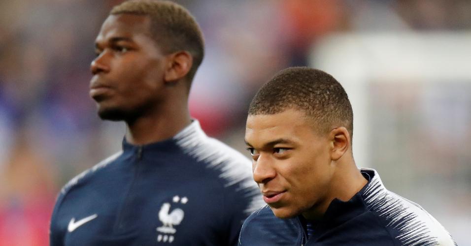 Mbappé e Pogba se aquecem antes de jogo entre França e Islândia