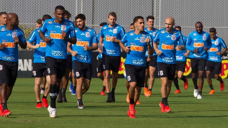 Carille planejava usar três atacantes contra Botafogo-SP, mas vai acabar usando três meias e três zagueiros - Daniel Augusto Jr/Ag. Corinthians