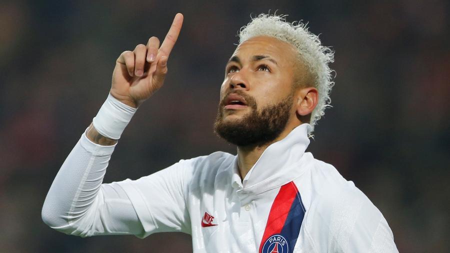 Neymar comemora após marcar pelo PSG contra o Lille - Pascal Rossignol/Reuters
