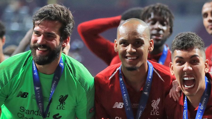 Alisson, Fabinho e Roberto Firmino celebram título da Liga dos Campeões da Europa com o Liverpool, em 2019 - Mike Egerton/PA Images via Getty Images