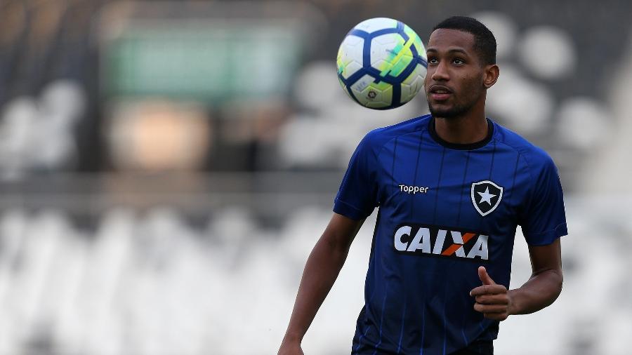 Helerson foi afastado e não será reintegrado pelo Botafogo, que procura interessados pelo jogador - Vitor Silva/SSPress/Botafogo