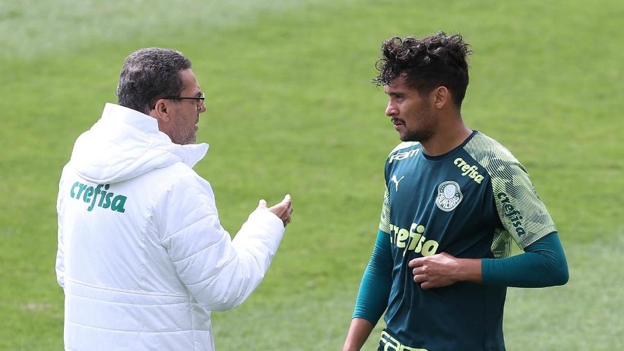 Vanderlei Luxemburgo e Gustavo Scarpa durante treino de hoje (25) do Palmeiras - Cesar Greco