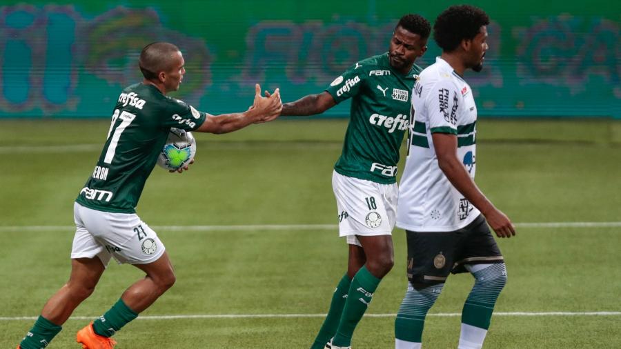Gabriel Veron comemora gol pelo Palmeiras contra o Coritiba - Marcello Zambrana/AGIF