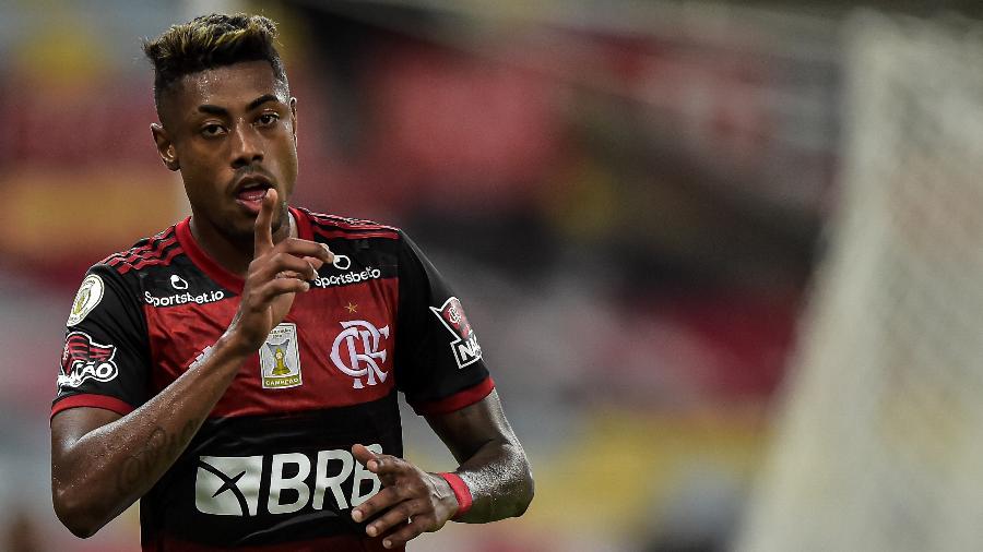 Bruno Henrique comemora gol pelo Flamengo em partida contra o Atlético-GO - Thiago Ribeiro/AGIF