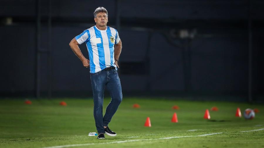 Renato Gaúcho com a camisa da Argentina em homenagem a Maradona - Lucas Uebel/Grêmio