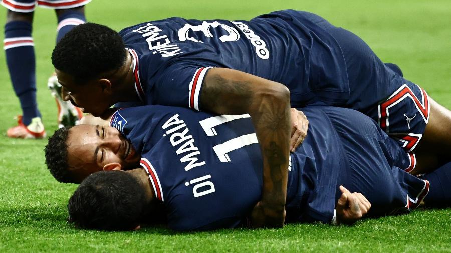 Neymar comemora resultado do Paris Saint-Germain contra o Lille no Francês - REUTERS