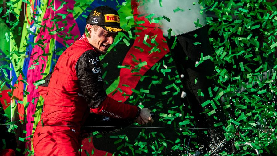 Charles Leclerc comemora a vitória no GP da Austrália, a segunda na temporada 2022 da Fórmula 1 - Ferrari