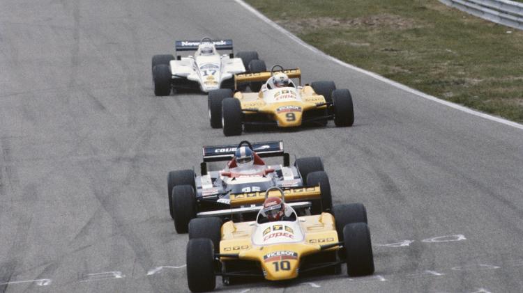 O  carro de Eliseo Salazar, à frente de Derek Warwick e Manfred Winkelhock no GP da Holanda de Fórmula 1 em 1982. 3 de julho de 1982