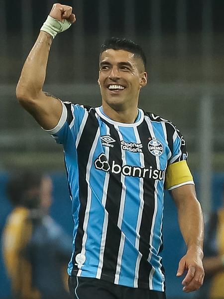 Suárez festeja gol do Grêmio sobre o Inter em clássico do Campeonato Brasileiro - Pedro H. Tesch/AGIF