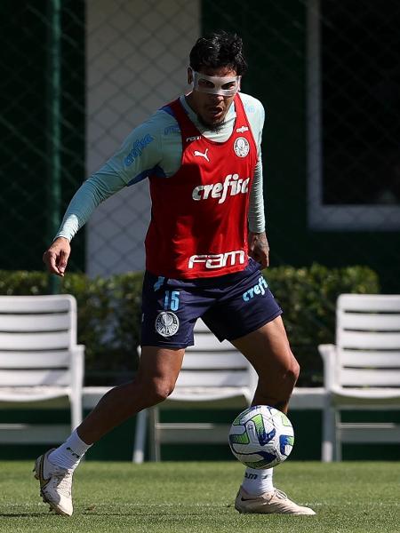 Gustavo Gómez, do Palmeiras, durante treinamento nesta terça-feira. - CESAR GRECO