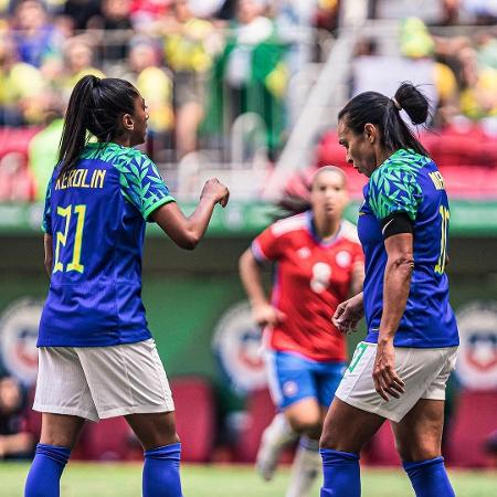 Kerolin e Marta, jogadoras da seleção brasileira feminina