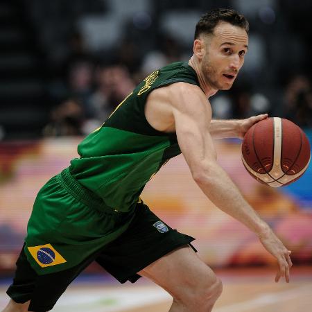 Marcelinho Huertas, da seleção brasileira de basquete, em vitória contra o Irã