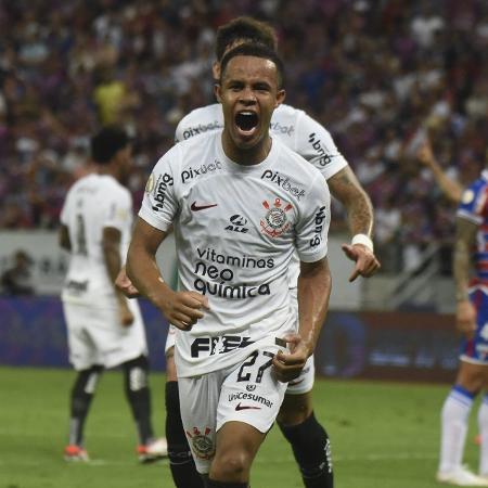 Pedro, do Corinthians, comemora seu gol no jogo contra o Fortaleza, pelo Brasileirão - Caio Rocha/Agência Estado