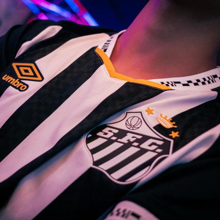 Nova camisa 2 do Santos tem detalhes pixelados e gola em "V" Nova camisa 2 do Santos tem detalhes pixelados e gola em "V"