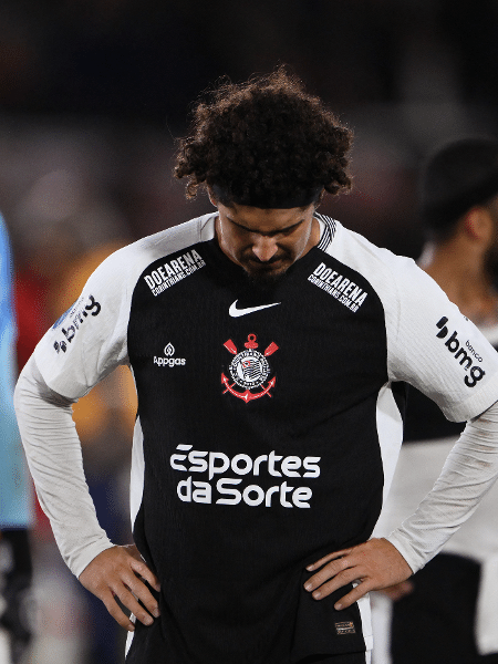 Jogadores do Corinthians lamentam eliminação na Sul-Americana Jogadores do Corinthians lamentam eliminação na Sul-Americana