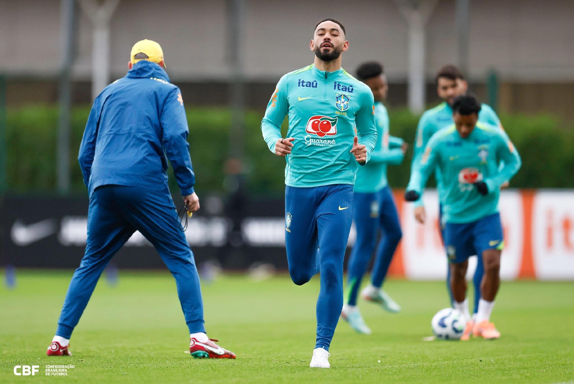 Matheus Cunha no treino da seleção brasileira em Londres - undefined