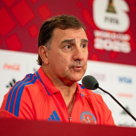 Néstor Lorenzo, técnico da Colômbia, durante coletiva de imprensa na véspera da partida contra a Suíça Néstor Lorenzo, técnico da Colômbia, durante coletiva de imprensa na véspera da partida contra a Suíça