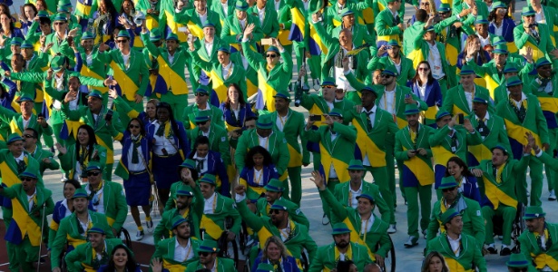 Em menor número, o azul do uniforme das mulheres foi menos presente que o verde da roupa dos homens na participação da delegação brasileira na cerimônia de abertura do Parapan