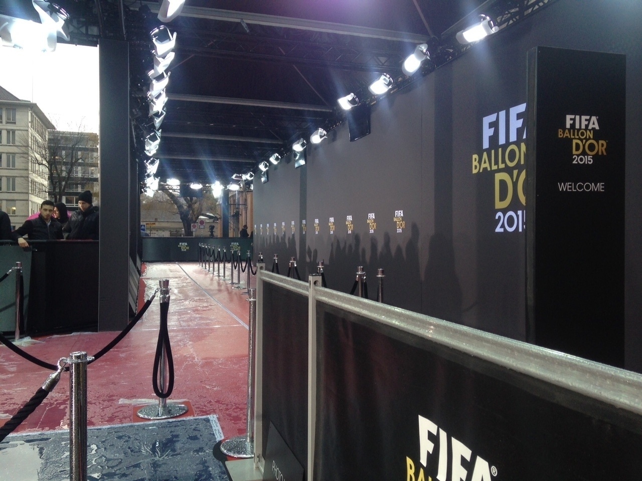 11.jan.2016 - Em Zurique, clima tranquilo poucas horas antes da cerimônia de entrega da Bola de Ouro - João Henrique Marques/UOL