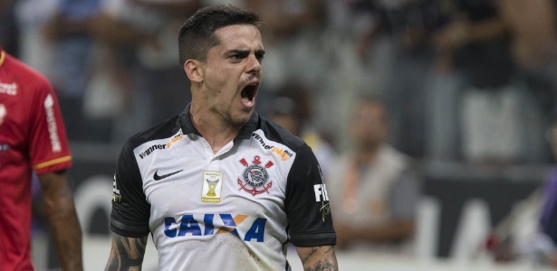 Fagner é um dos dois titulares de 2016 que entrarão em campo neste sábado - Daniel Augusto Jr/Agência Corinthians