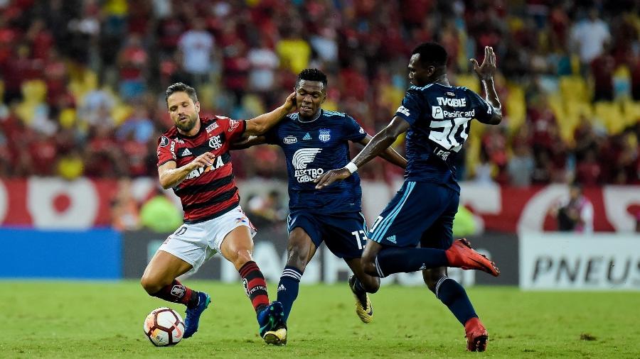 Diego, durante partida entre Flamengo e Emelec em 2018. Clubes se reencontram nas oitavas da Libertadores - Thiago Ribeiro/AGIF