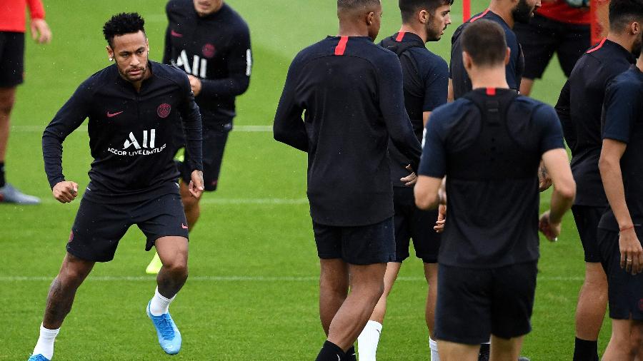 Neymar participa de treino com o Paris Saint-Germain no dia 17 de agosto de 2019 - Franck Fife/AFP