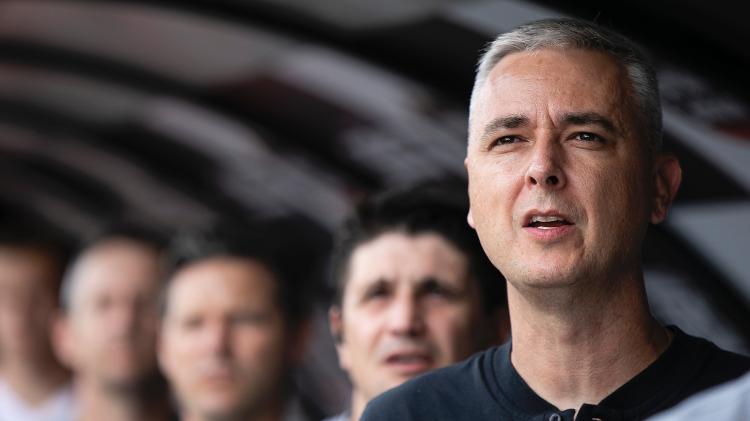 Corinthians de T. Nunes troca encanto por dúvida e faz 