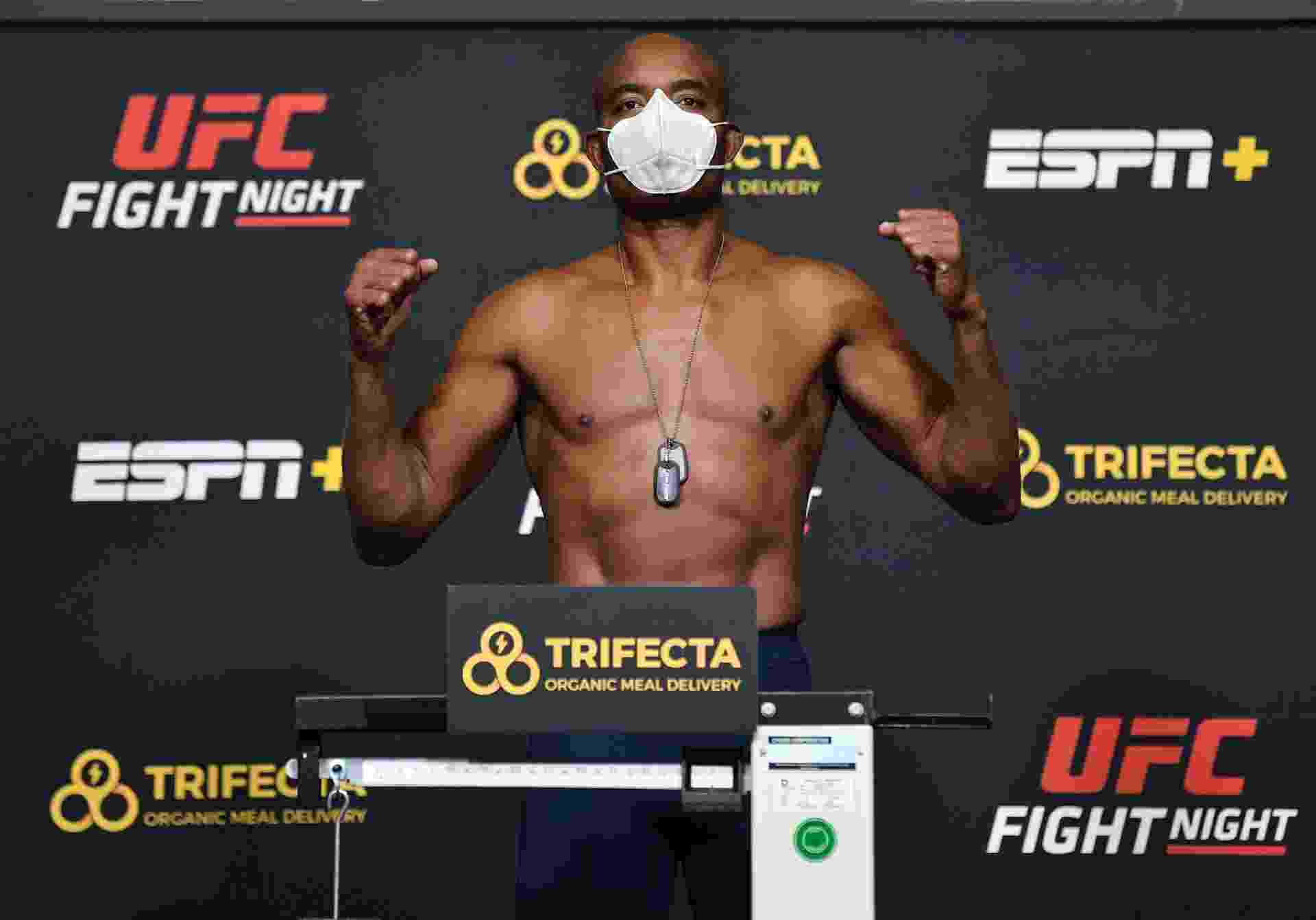 Anderson Silva durante a pesagem oficial - Jeff Bottari/Getty Images