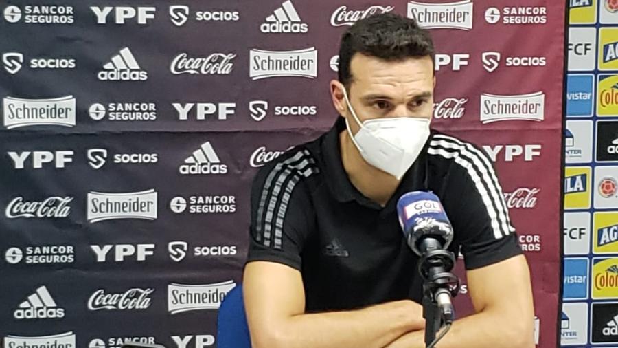 Técnico da Argentina,  Lionel Scaloni dá entrevista após empate com a Colômbia - Divulgação AFA