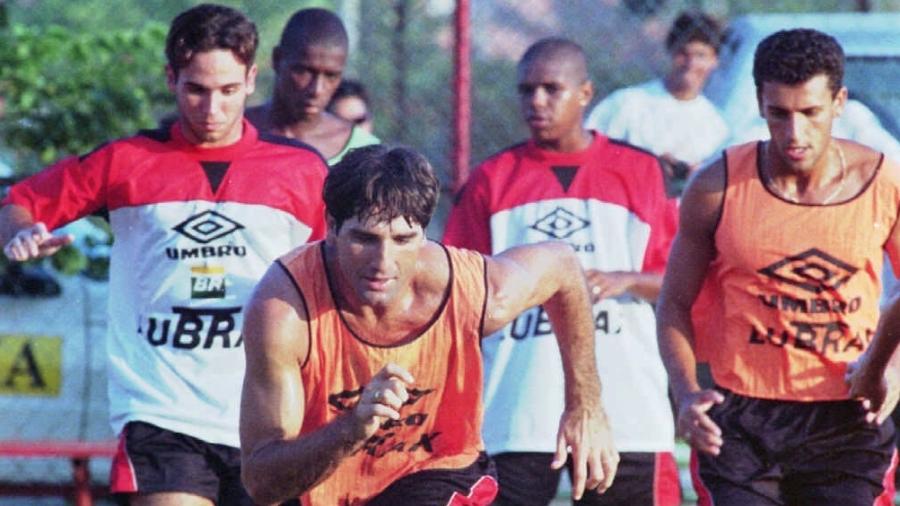 Renato Gaúcho em ação durante treino do Flamengo em 1998 - Ana Carolina Fernandes/Folhapress