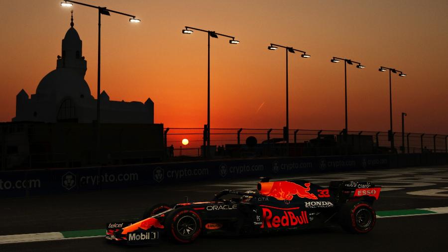 Max Verstappen durante sessão de treinos em Jeddah, circuito que estreou na F1 em 2021 - Mark Thompson/Getty Images/Red Bull