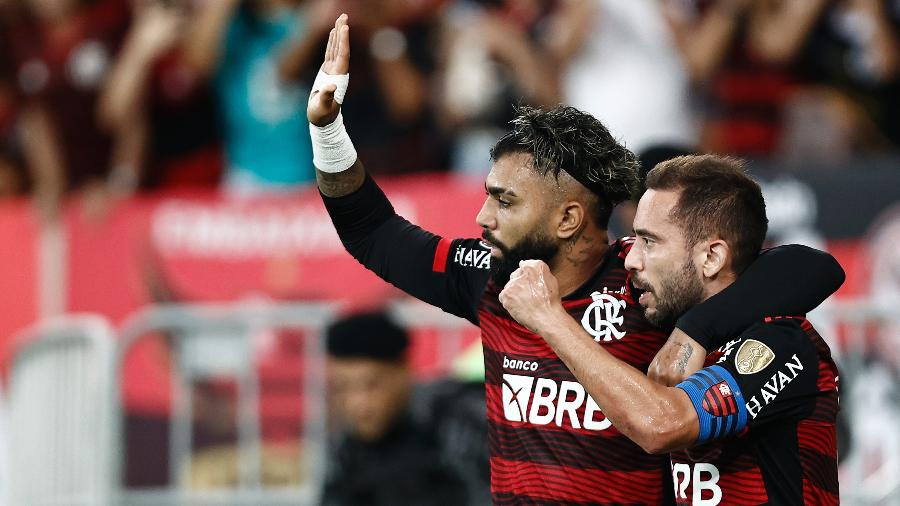 Gabigol e Éverton Ribeiro, do Flamengo, comemoram gol contra o Talleres pela Copa Libertadores - Buda Mendes/Getty Images
