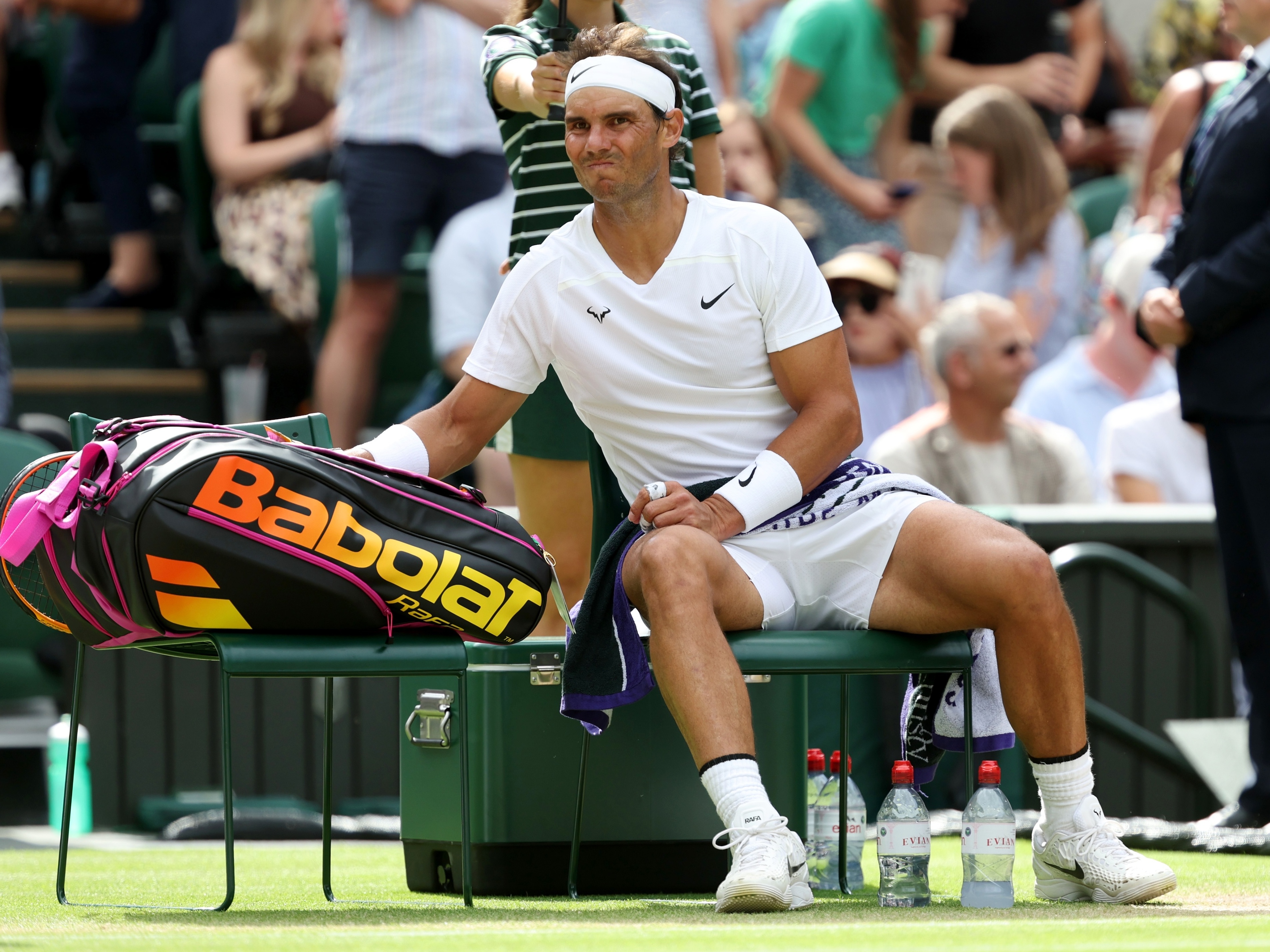 Com lesão no abdômen, Nadal desiste de Wimbledon antes da