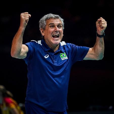 Zé Roberto Guimarães, técnico da seleção brasileira feminina, acredita em pódio do Brasil nas Olimpíadas